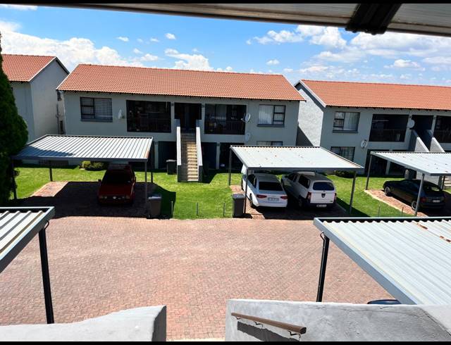 2 BEDROOM TOWNHOUSE FOR SALE IN VORNA VALLEY